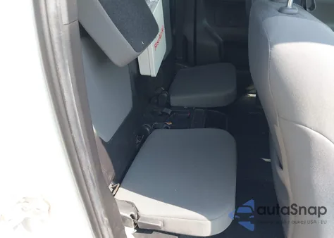 2021 Toyota Tacoma Sr5 V6 z USA, uszkodzony, nr VIN 3TYSZ5AN3MT049514